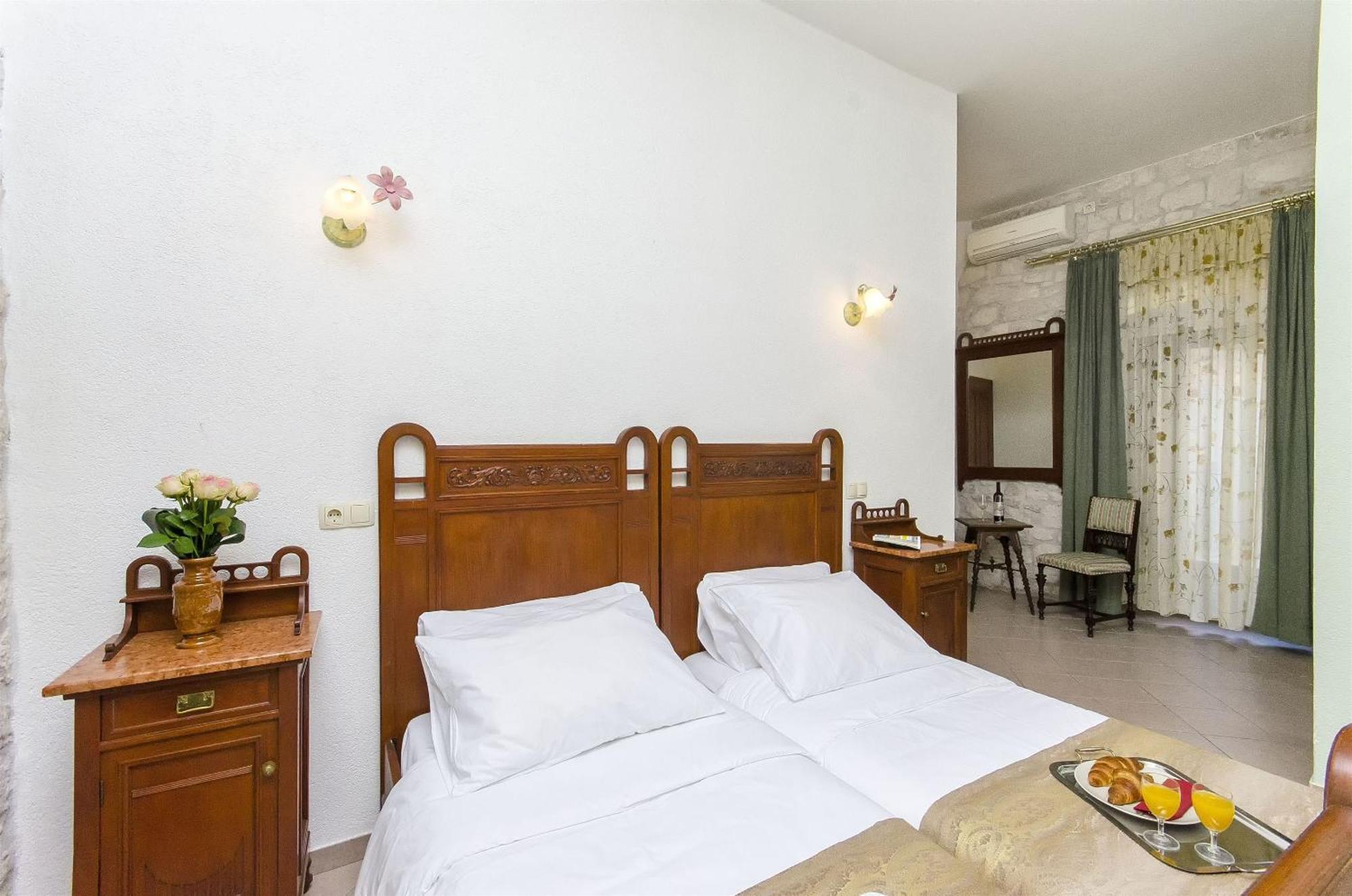 Palace Derossi Trogir Dış mekan fotoğraf